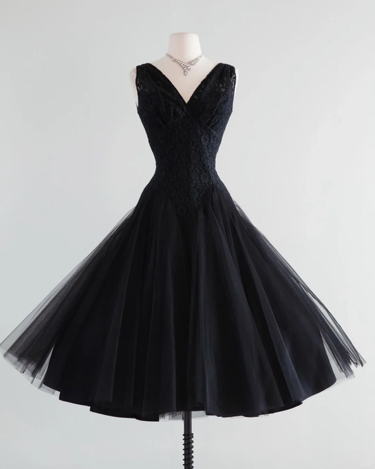 Vintage Black Lace Tulle V Neck A Line Short Birthday Outfits Formal 8th Grade Homecoming Dress Y9158