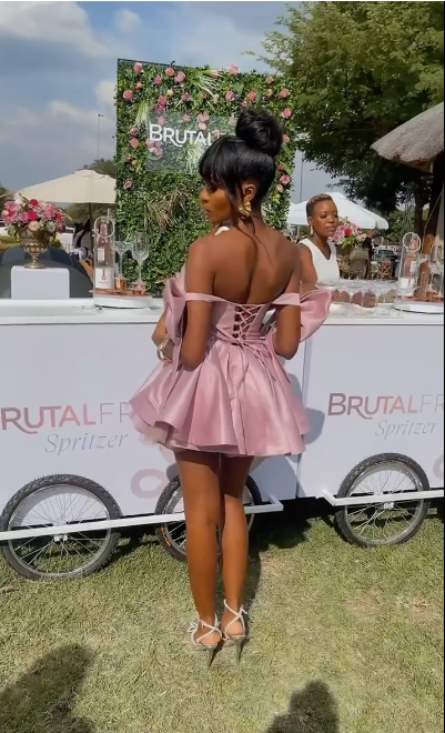 Pretty Off The Shoulder Bow A Line Short Birthday Outfits Pink Graduation Homecoming Dress Y9544