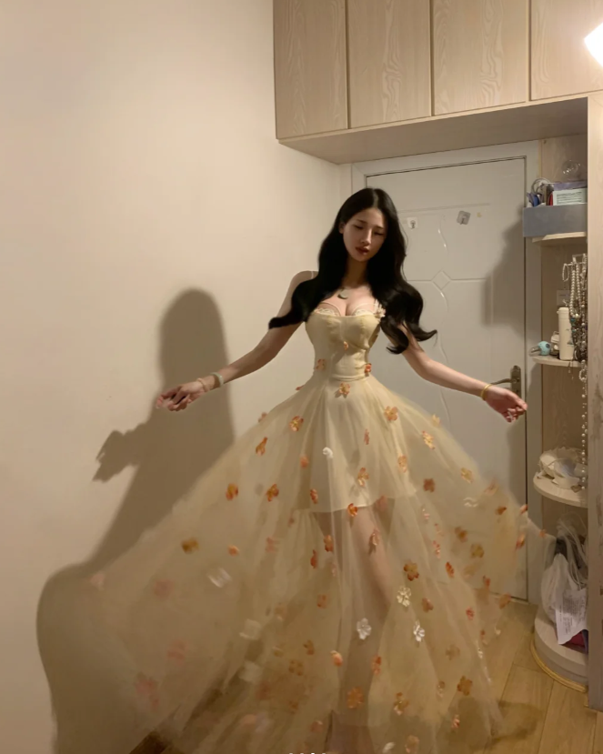 Sweet Light Yellow Spaghetti Straps Tulle Appliques A Line Long Party Dress Prom Gown SP283