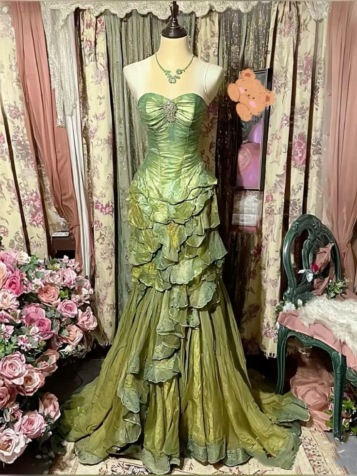 Vintage Green Sweetheart Neck Satin Lace Pleated Mermaid Long Party Dress SP634