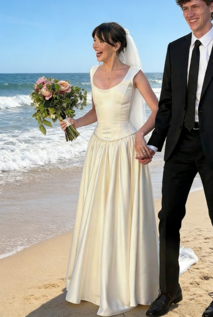 Elegant Sleeveless Ivory Satin A Line Long Wedding Dress Bridal Gowns SP2079