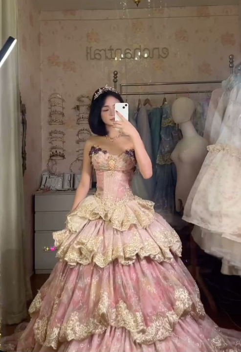 Cute Pink Strapless Tulle Lace Appliques Pleated Layered Ball Gown Sweet 16 Dress SP496