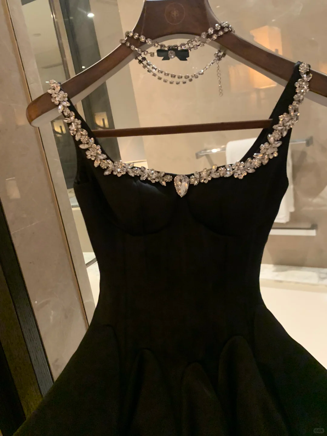 Fashion Black Satin Beaded A Line Short Birthday Outfits Formal Graduation Homecoming Dress Y9407