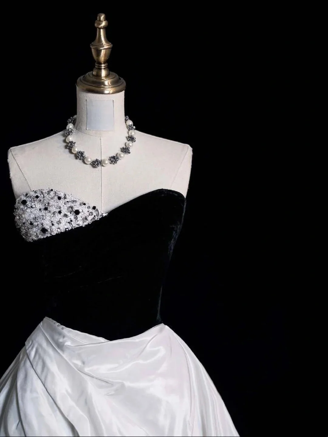 Modest Ball Gown Sweetheart Neck Black Top White Satin Long Prom Dress Party Gown SP4101