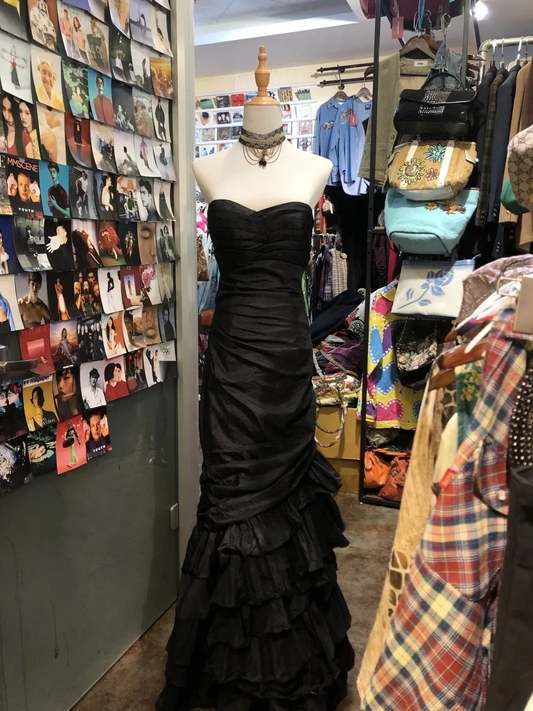 Black Vintage Strapless Satin Pleated Layered Mermaid  Long Prom Dress Evening Dress SP404