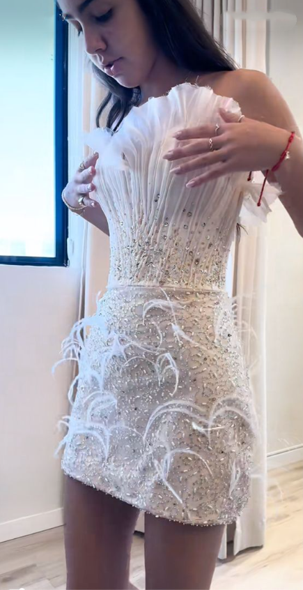 Pretty Strapless Satin Beaded Feathers Short 18th Birthday Outfits White Sheath Short Homecoming Dress SP3914