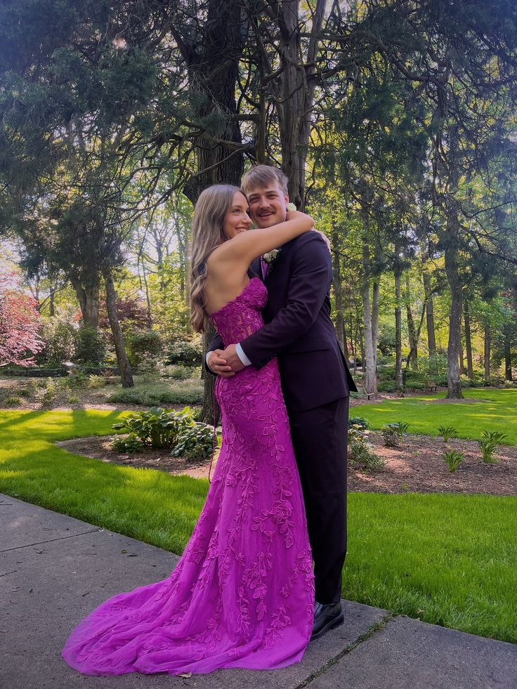 Glamorous Sweetheart Neck Tulle Appliques Mermaid Evening Dress Slit Prom Dress SP617