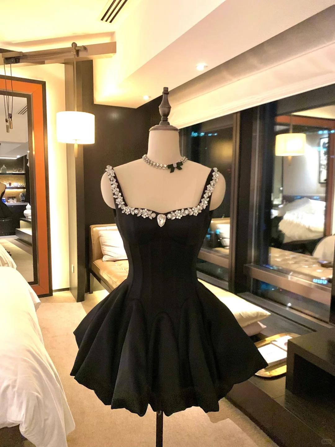 Fashion Black Satin Beaded A Line Short Birthday Outfits Formal Graduation Homecoming Dress Y9407