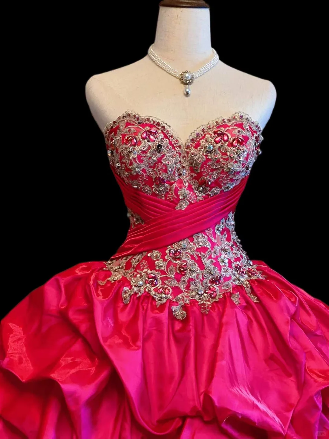 Retro Hot Pink Satin Pleated Embroidered Beaded Quinceanera Dress Sweetheart Neck Sweet 16 Dress SP4087