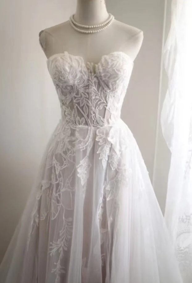 Pretty Sweetheart Neck Tulle Appliques Bridal Dress White Slit Long Wedding Dress SP846