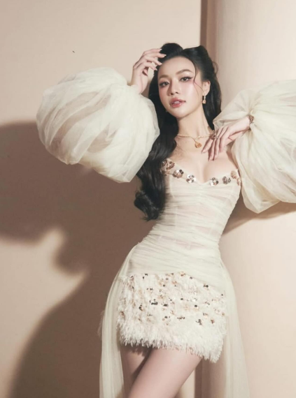Pretty Spaghetti Straps Tulle White V Neck Short Wedding Dress Bridal Dress Y9621