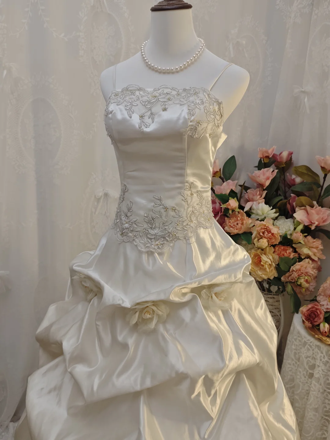 Elegant Ball Gown Spaghetti Straps White Lace Satin Pleated Long Party Dress Evening Dress SP2164