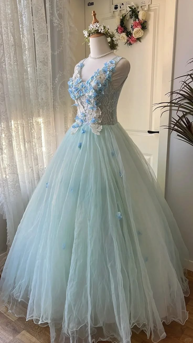 Elegant  Ball Gown Mint Green V-Neck Sleeveless Floral-Accented Long Prom Dress Evening Gowns SP2267
