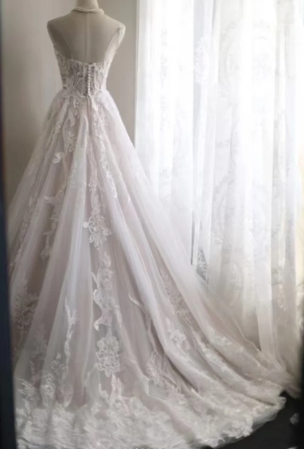 Pretty Sweetheart Neck Tulle Appliques Bridal Dress White Slit Long Wedding Dress SP846