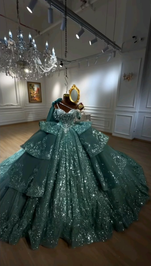 Gorgeous Ball Gown Green Tulle Sequin Layered Beaded Quinceanera Dress Sweet 15 Dress SP4291
