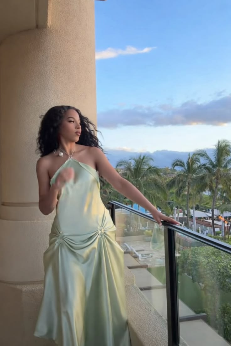 Chic Halter Green Satin Pleated Long Party Dress Backless Long Birthday Prom Dress SP3943