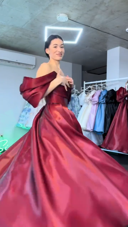 Elegant Burgundy Ball Gown Off The Shoulder Satin Beaded Long Party Dress Prom Gowns SP2145