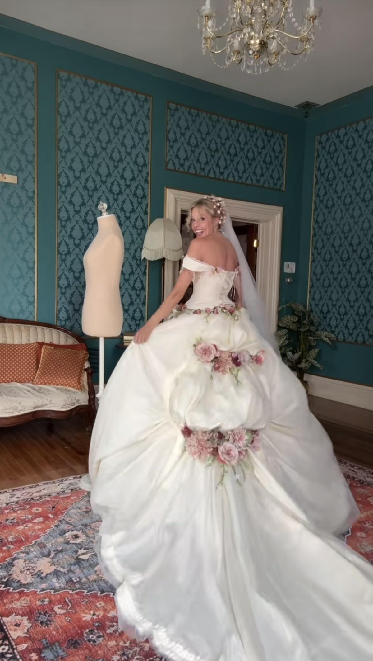 Elegant Off The Shoulder Bridal Dress,White Satin Appliques Long Wedding Dress SP2975
