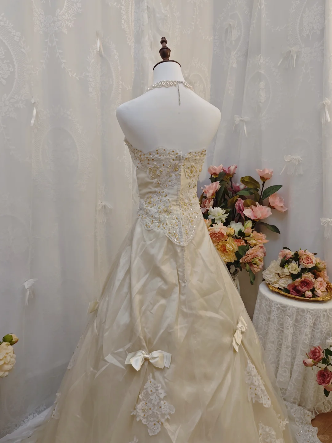 Elegant Off White Satin Lace Appliques Long Wedding Dress Strapless Ball Gown With Bow SP2260