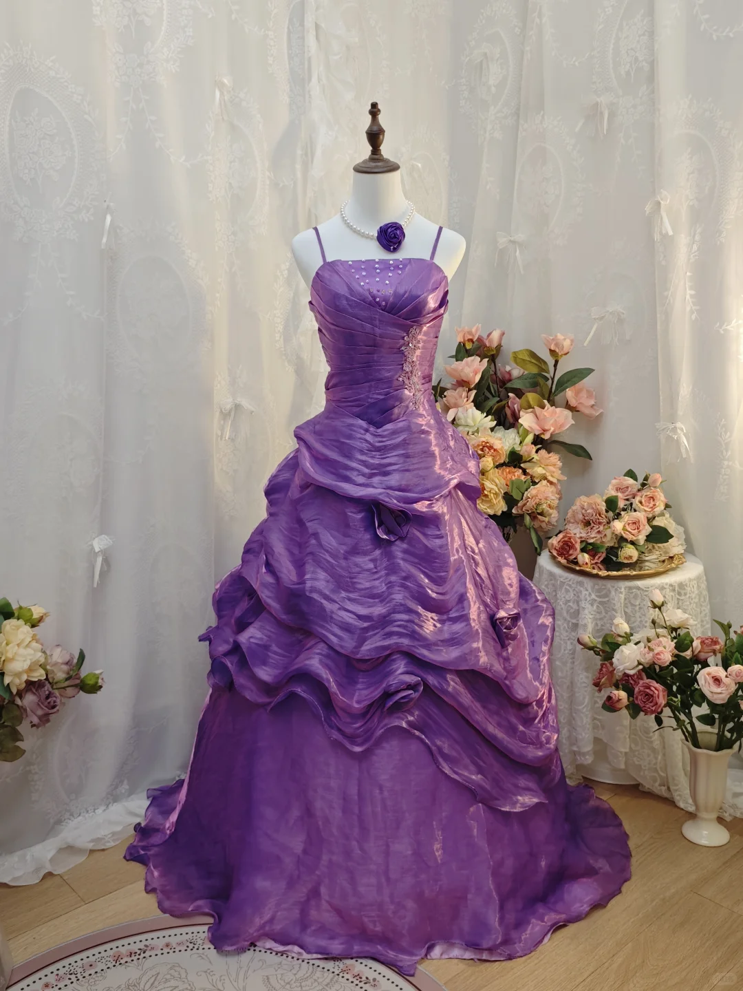 Retro Spaghetti Straps Satin Beaded Appliques Ball Gown Purple Long Party Dress Prom Gowns SP2163