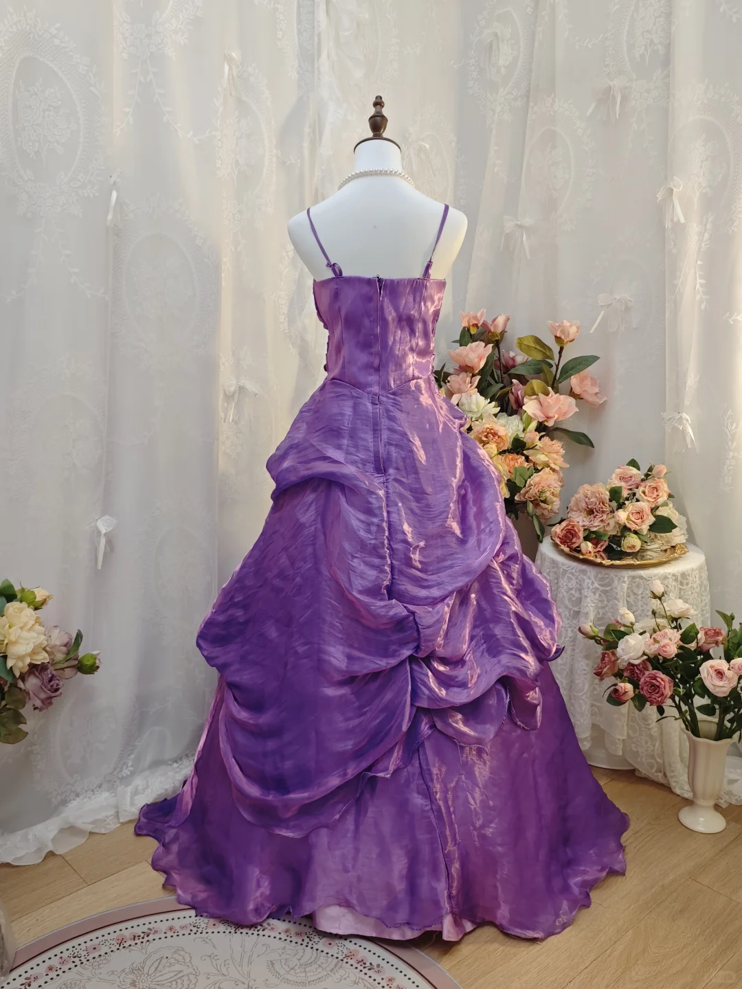 Retro Spaghetti Straps Satin Beaded Appliques Ball Gown Purple Long Party Dress Prom Gowns SP2163