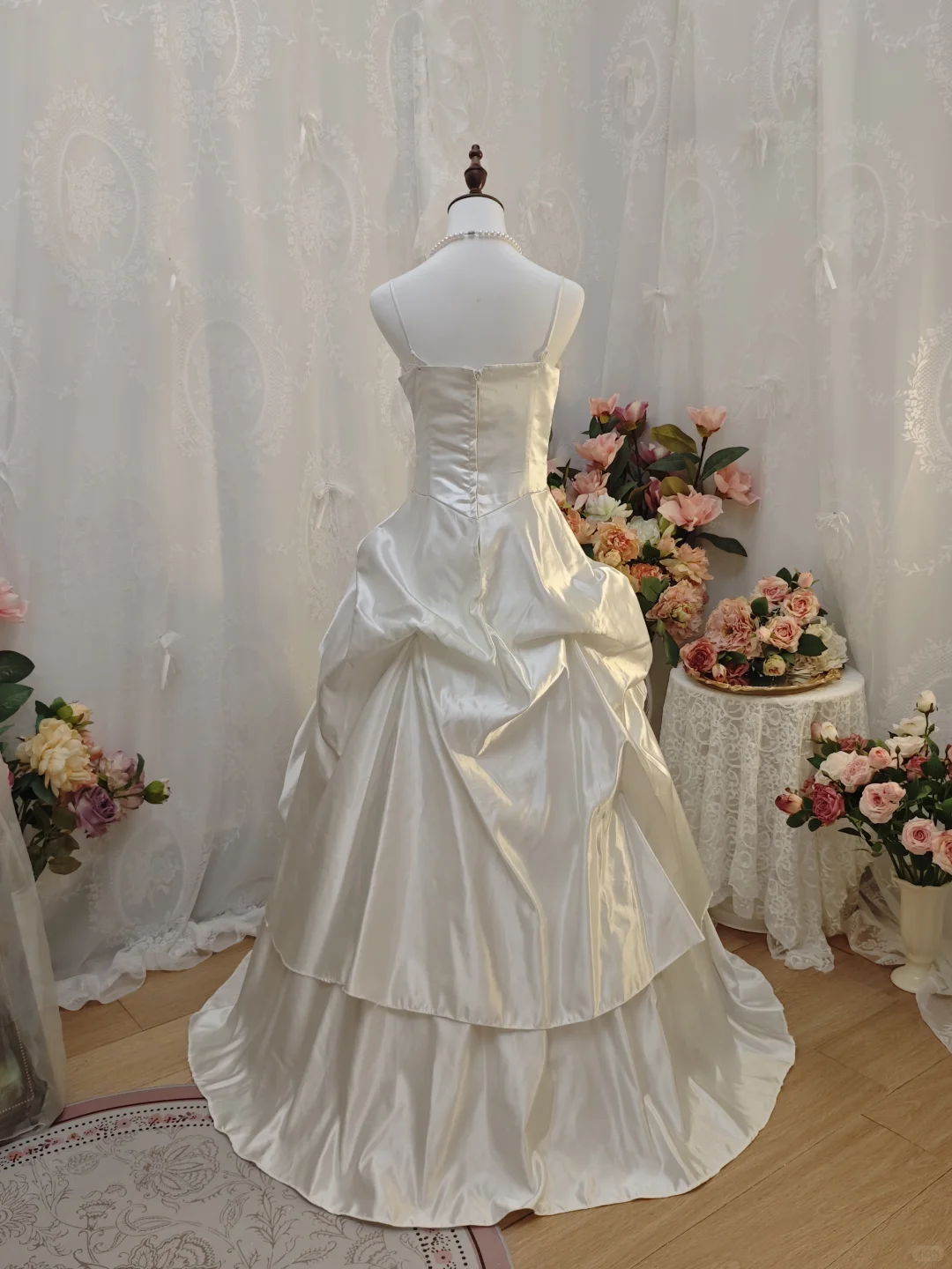 Elegant Ball Gown Spaghetti Straps White Lace Satin Pleated Long Party Dress Evening Dress SP2164